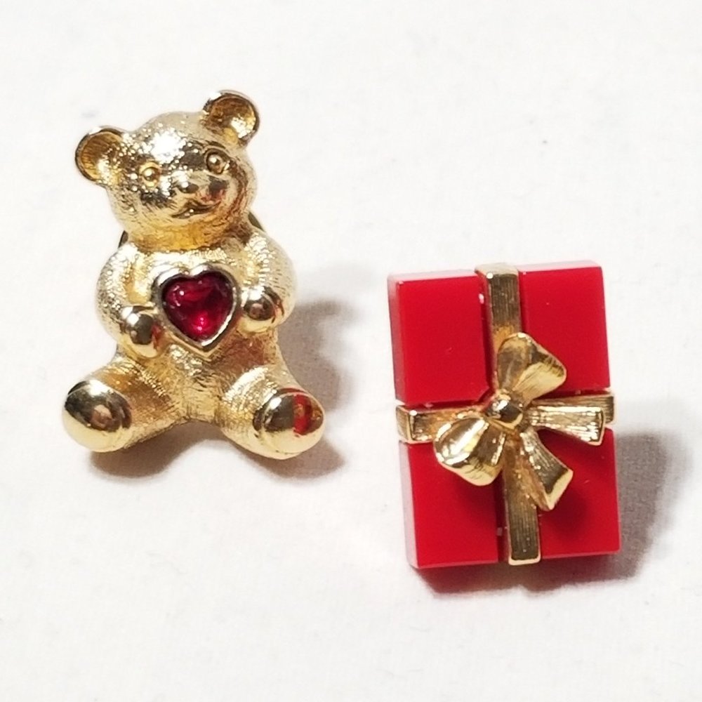 AVON TEADY BEAR AND HOLIDAY PACKAGE PIN/BROOCH